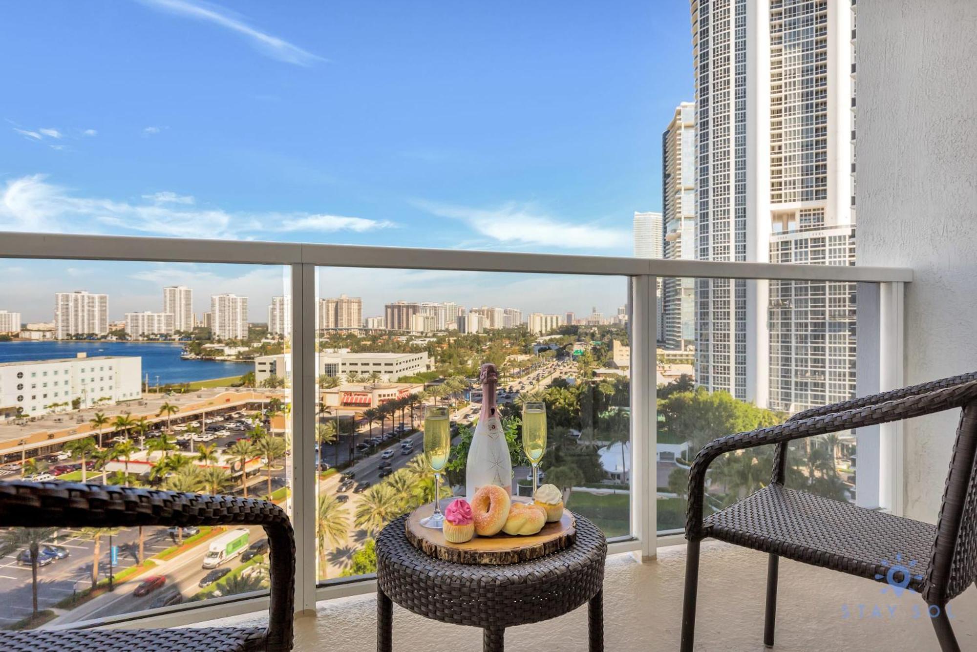 Deluxe Studio Balcony Bay View Amazing Pool Hotel Sunny Isles Beach Exterior photo